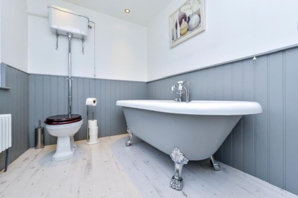 Victorian Townhouse - Stamford Centre - 2 Big Bedrooms, Living Room Kitchen Etc Tastefully Decorated Zewnętrze zdjęcie